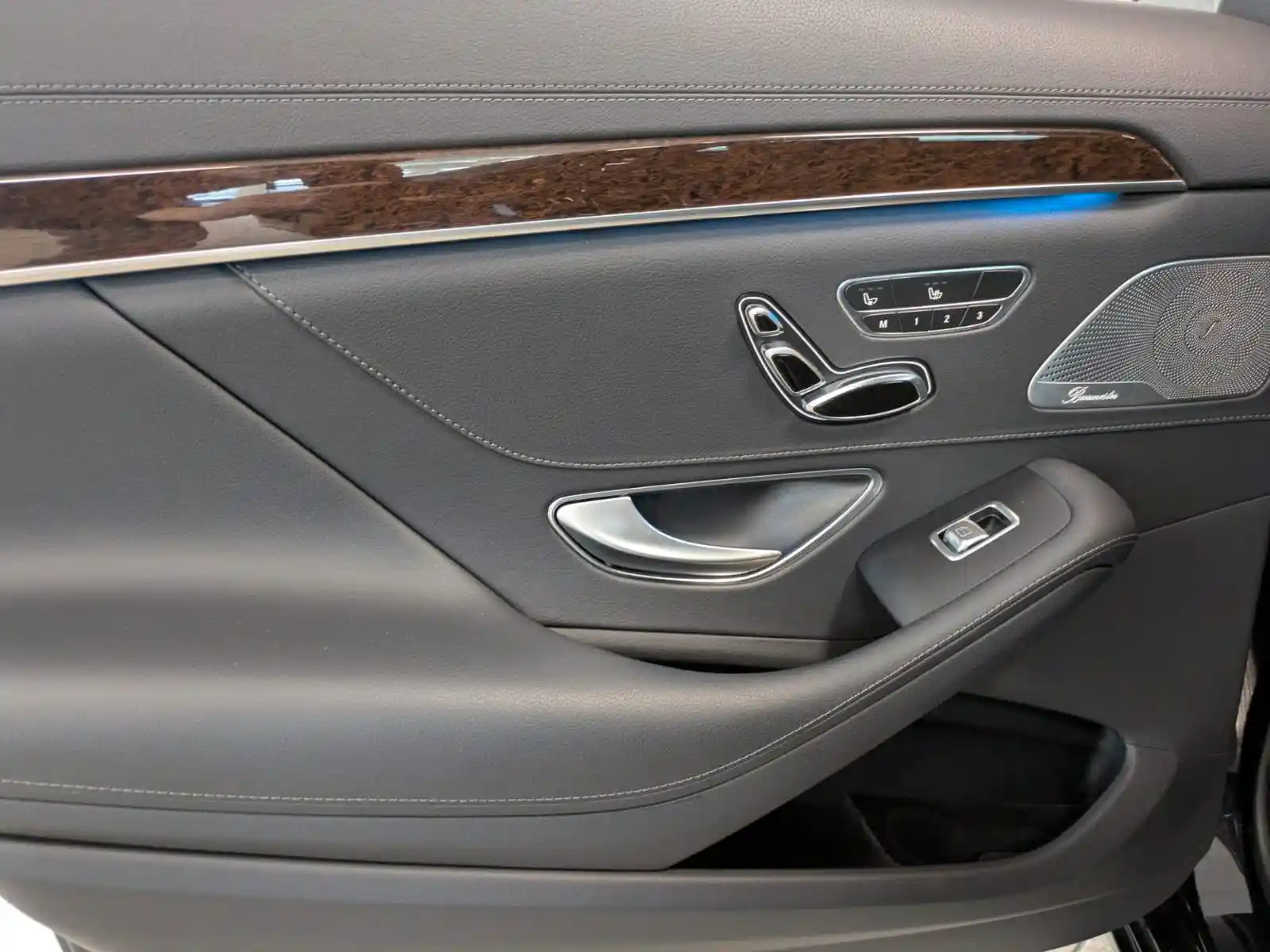 Mercedes-Benz S 560