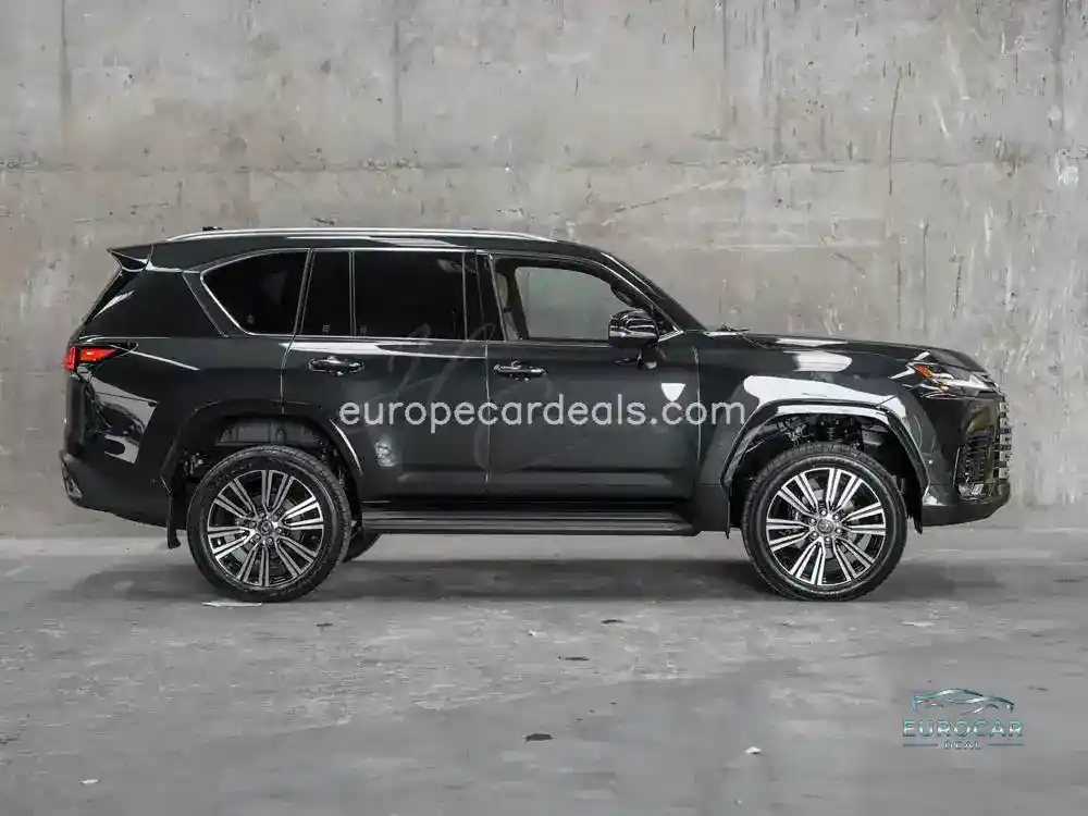 Lexus LX 700