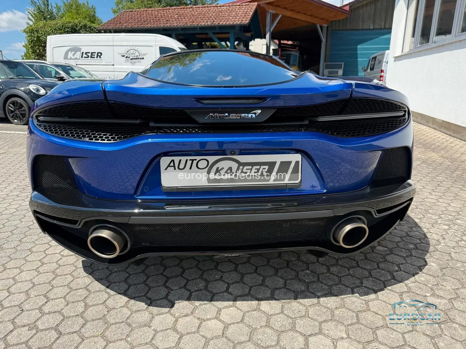 McLaren GT