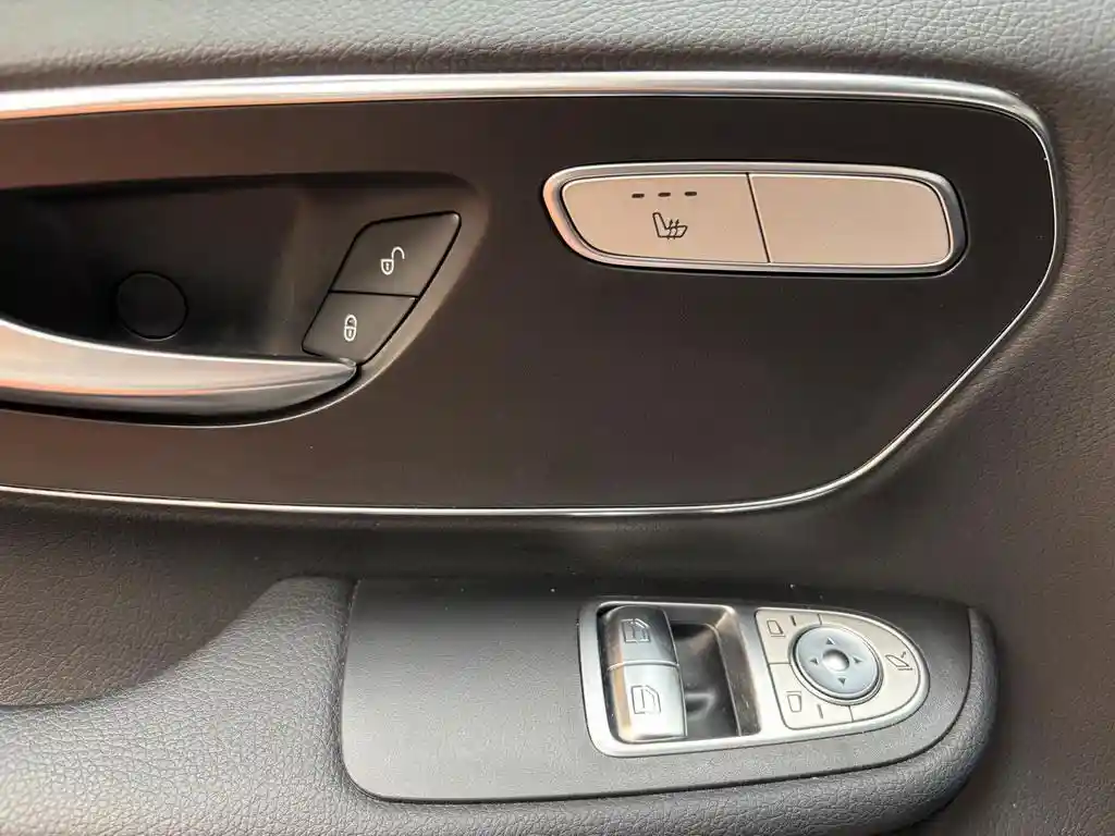 Mercedes-Benz V 250