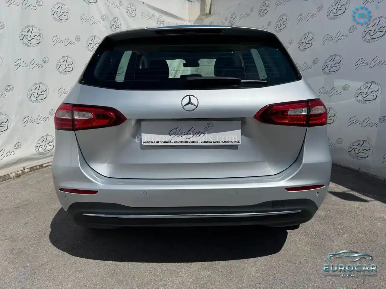 Mercedes-Benz B 180