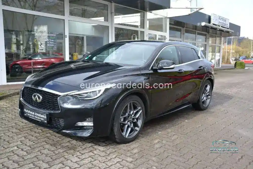 Infiniti Q30