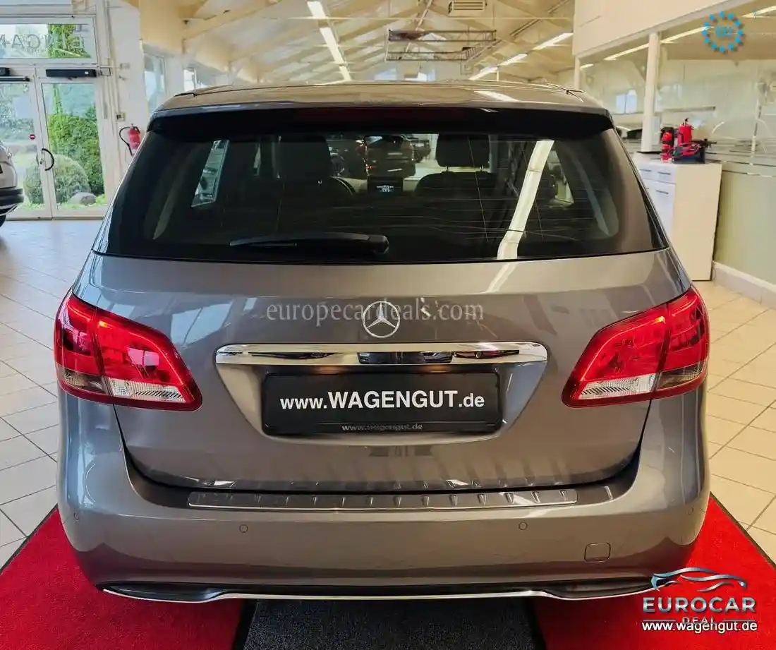 Mercedes-Benz B 180