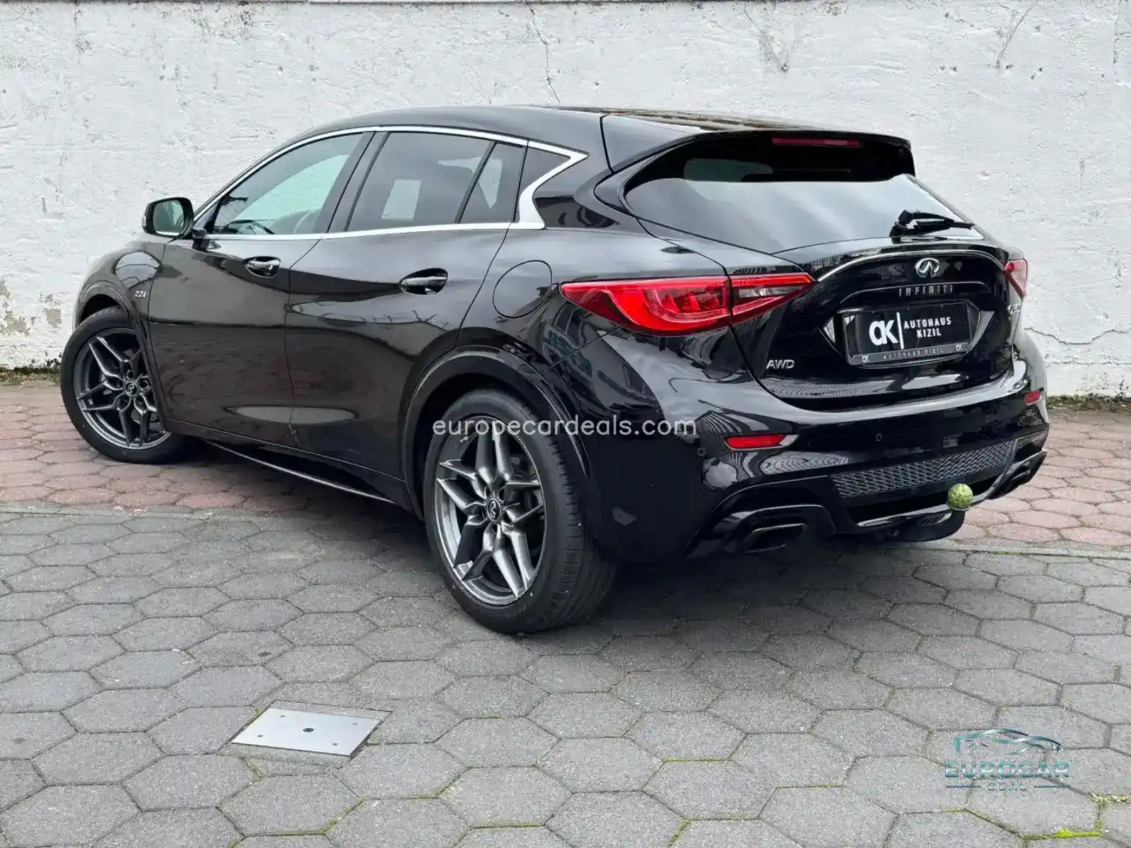 Infiniti Q30