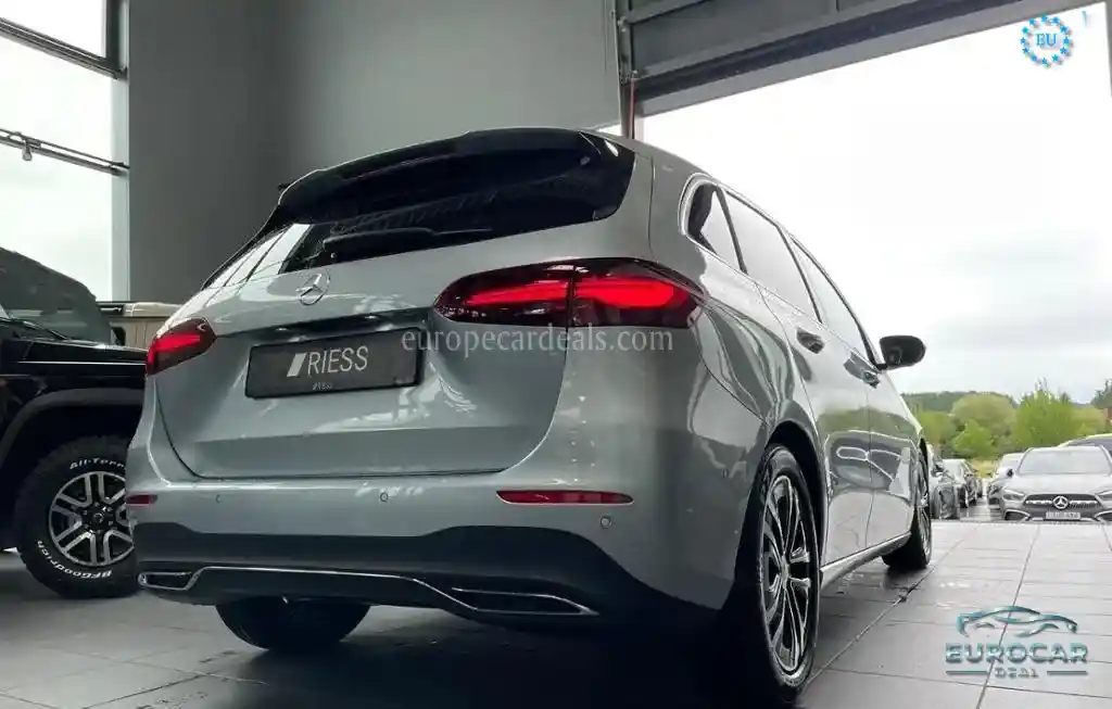 Mercedes-Benz B 180