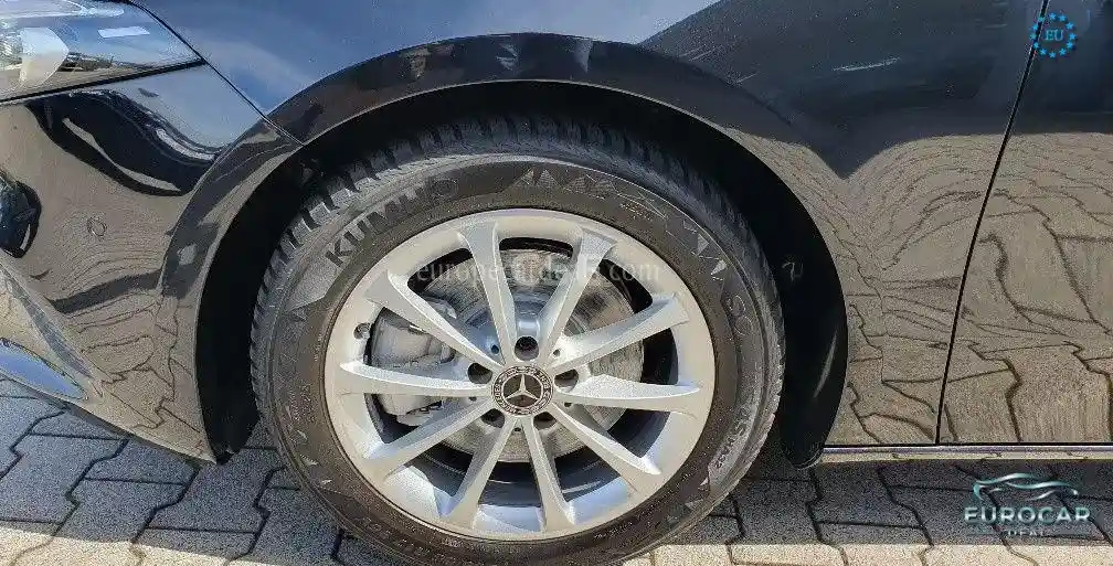 Mercedes-Benz A 220