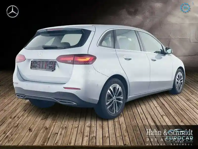 Mercedes-Benz B 180