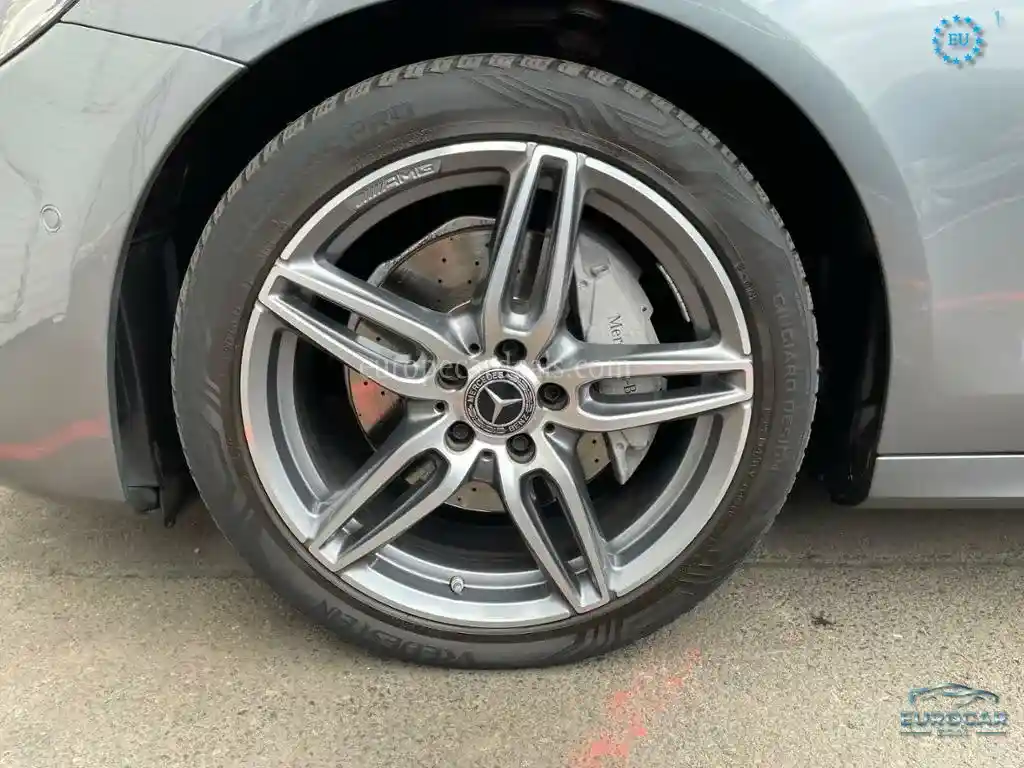 Mercedes-Benz E 200