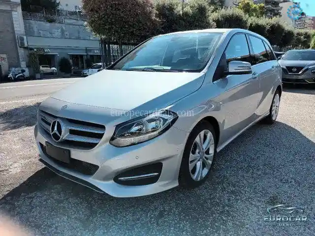 Mercedes-Benz B 180