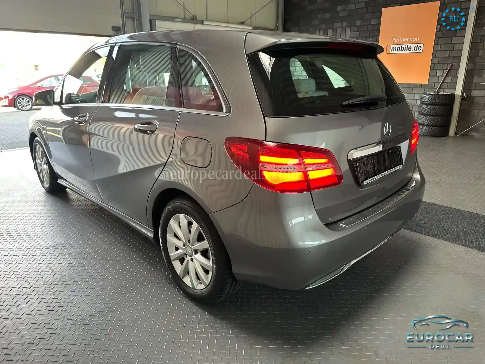 Mercedes-Benz B 180