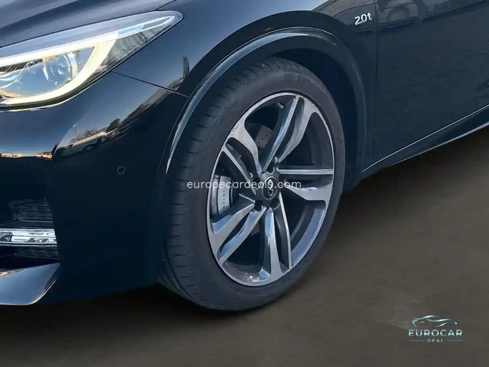 Infiniti Q30