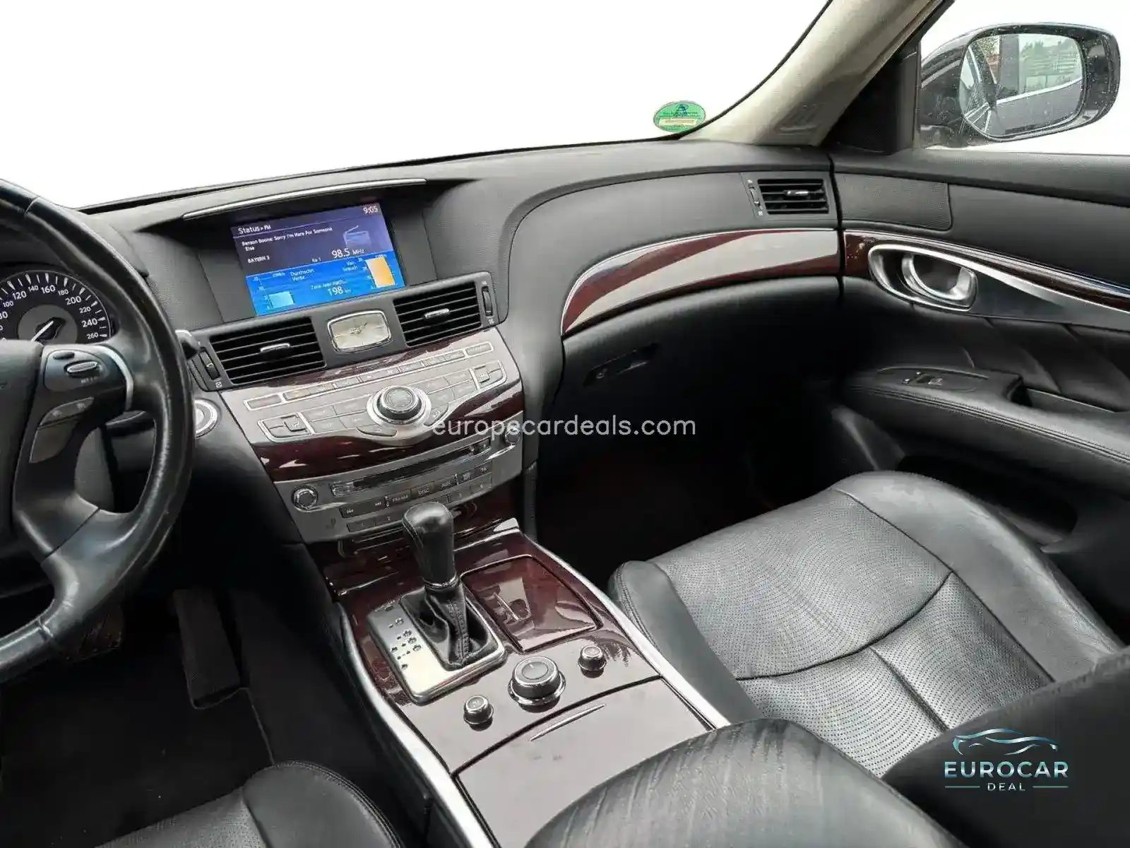Infiniti Q70