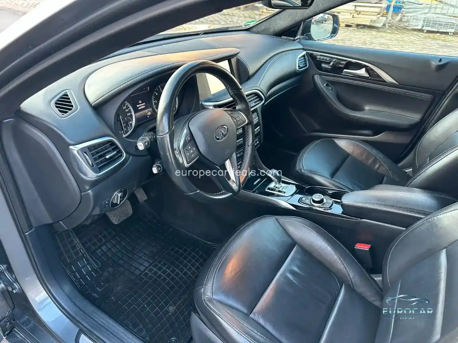 Infiniti Q30