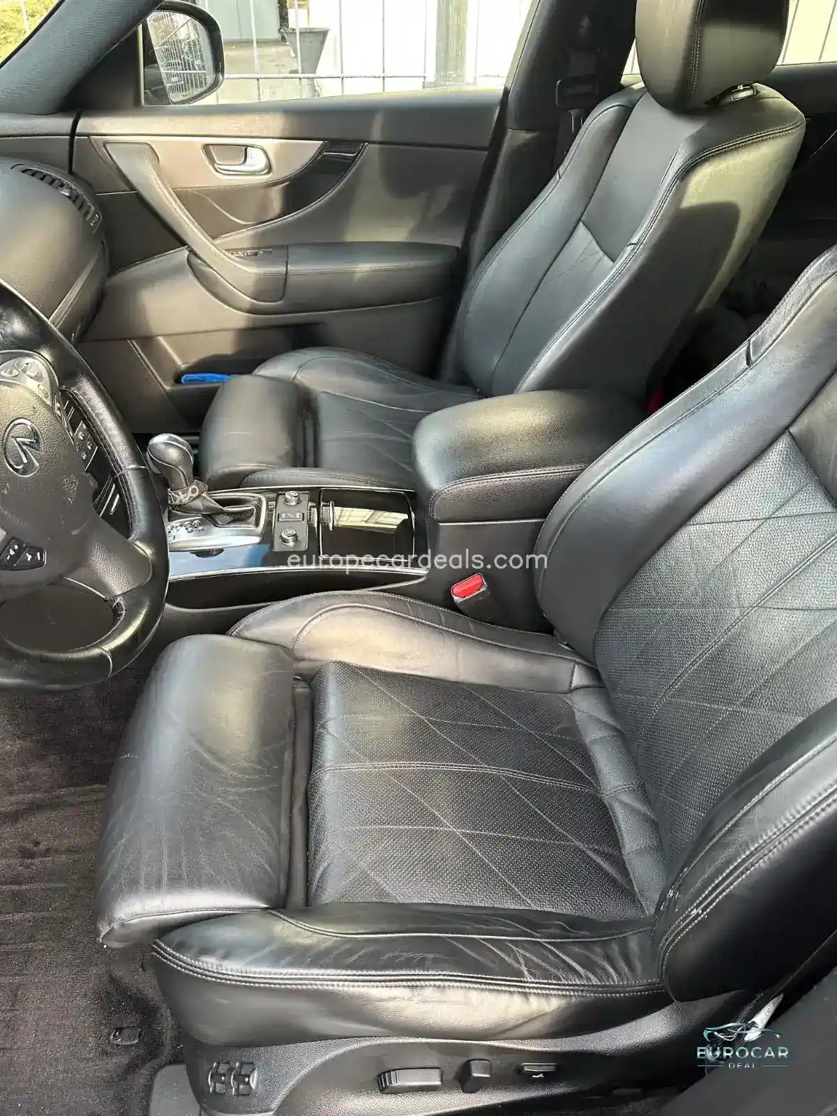 Infiniti QX70