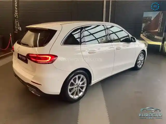 Mercedes-Benz B 180