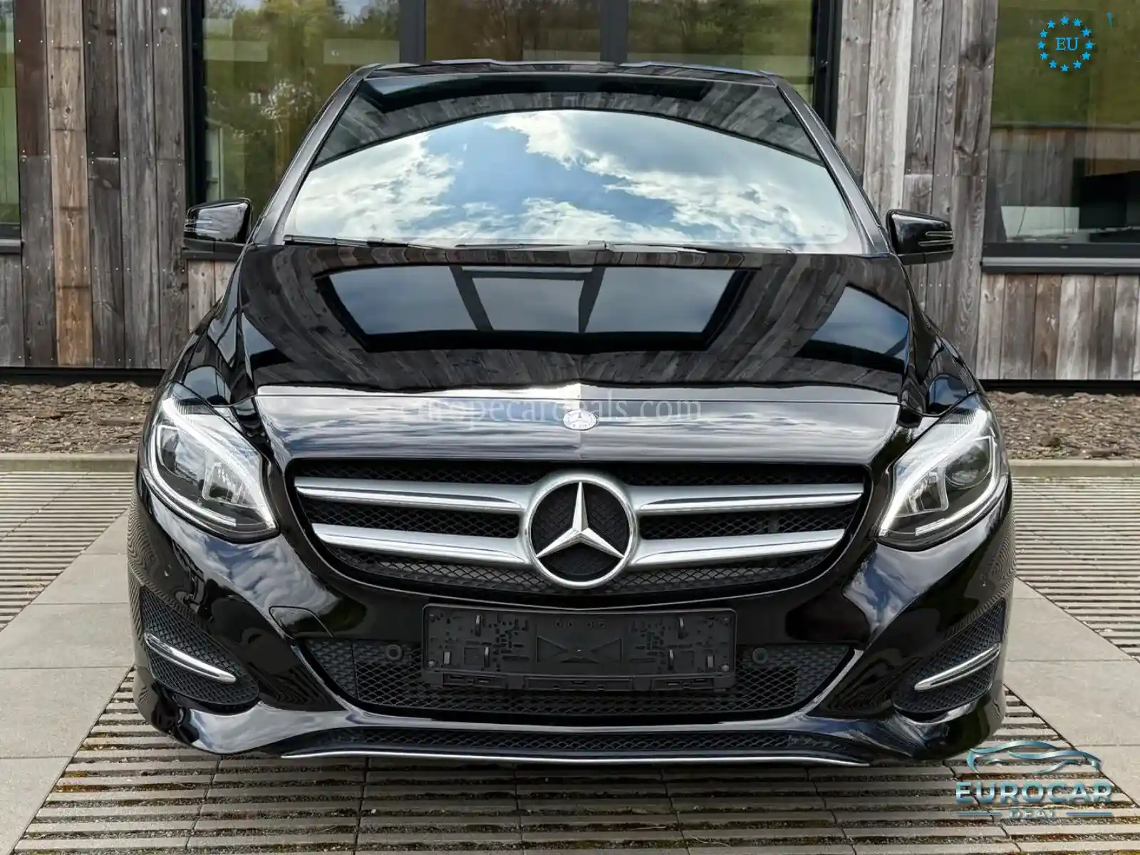 Mercedes-Benz B 180