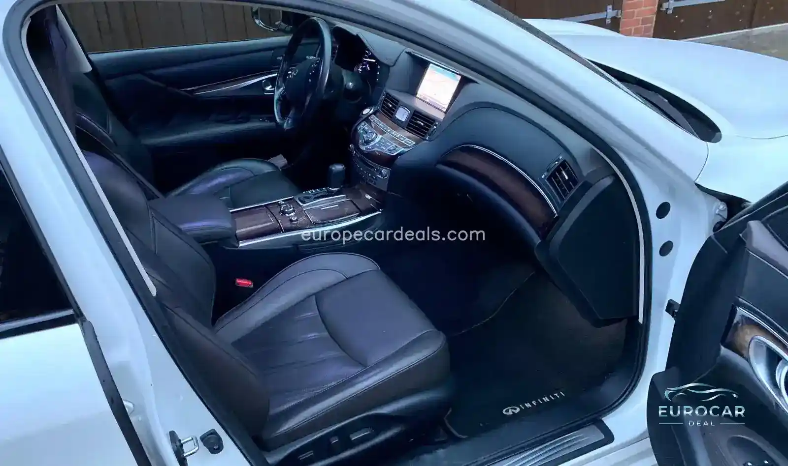 Infiniti Q70