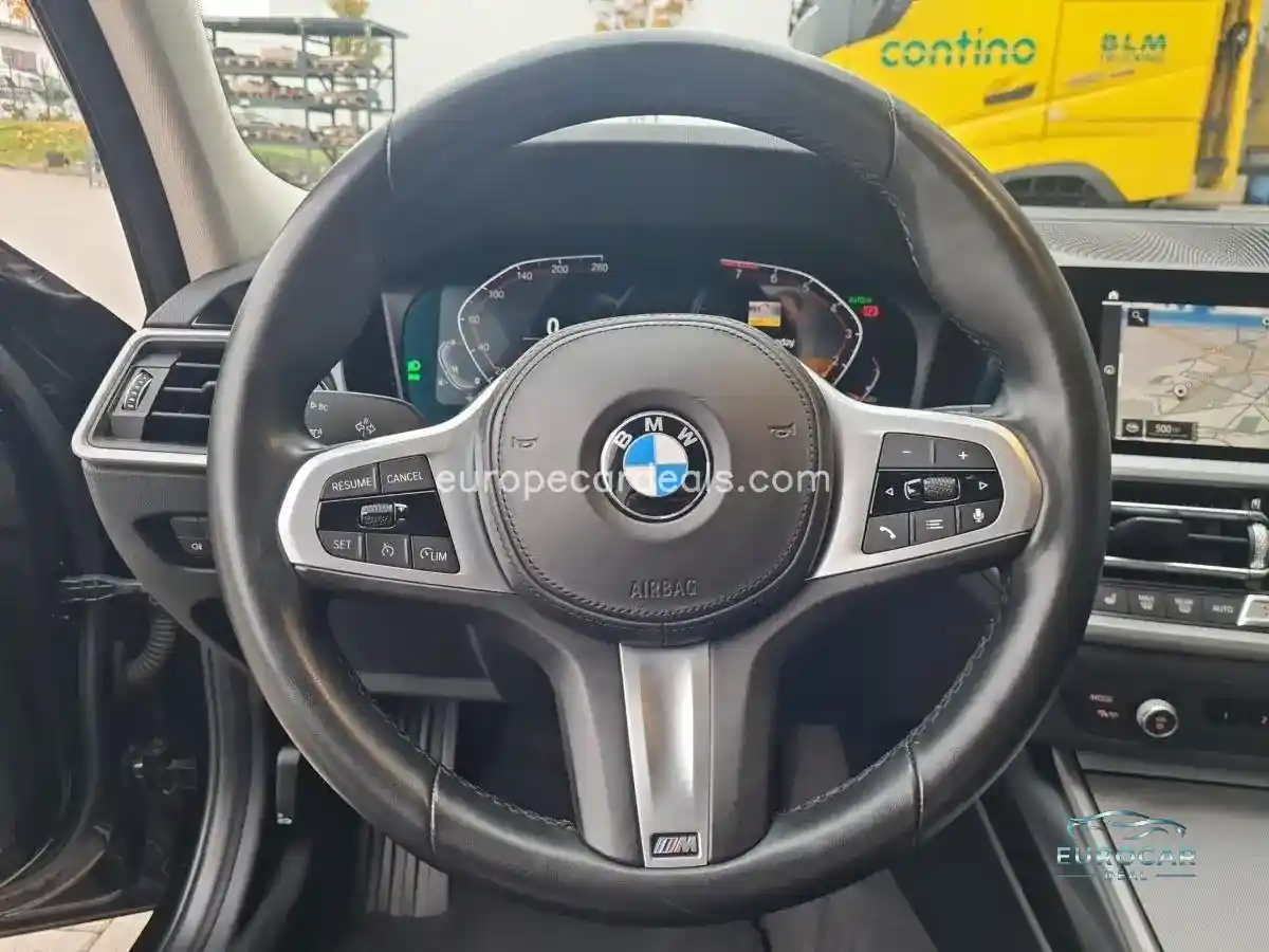 BMW 330
