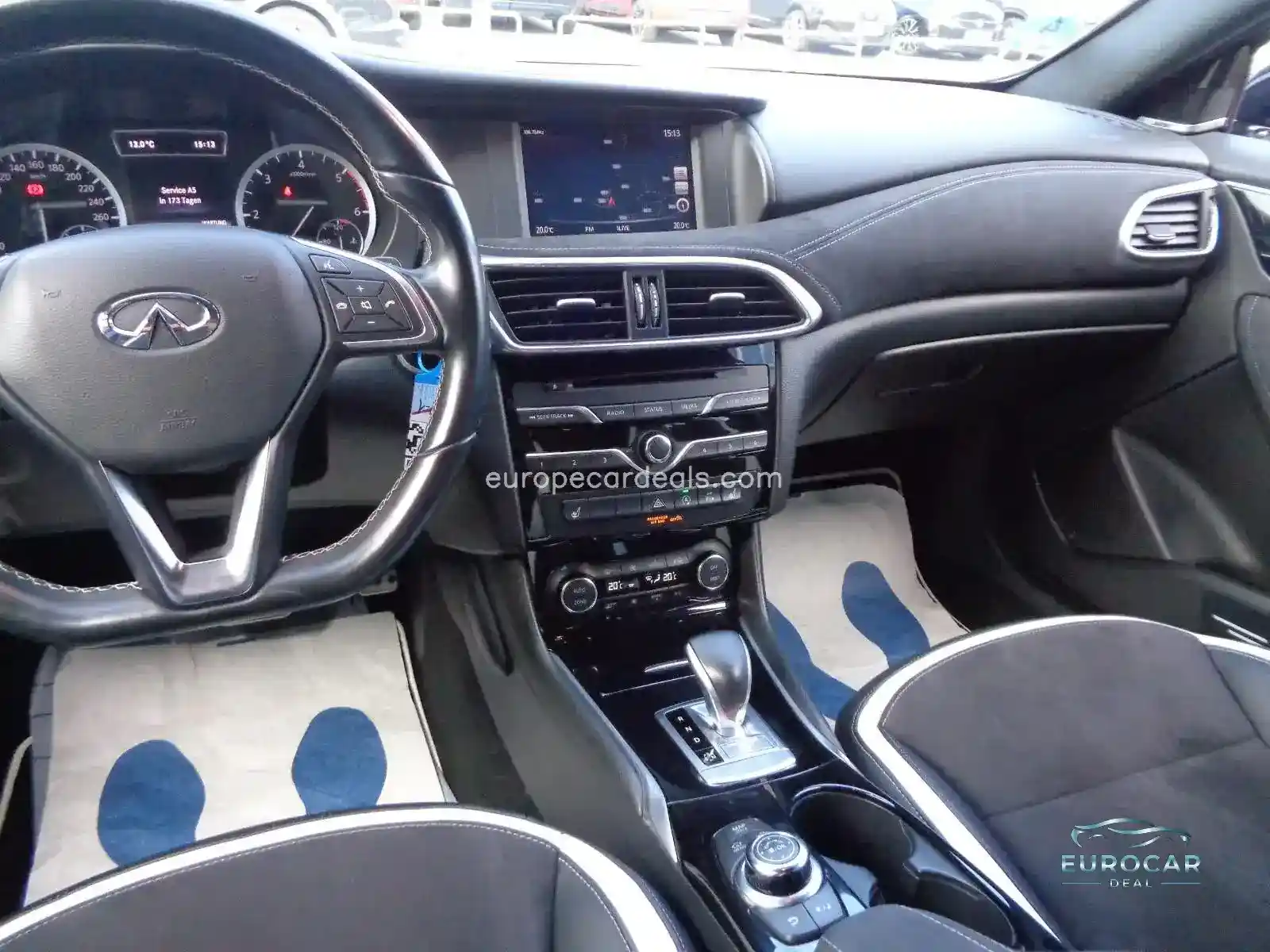 Infiniti Q30