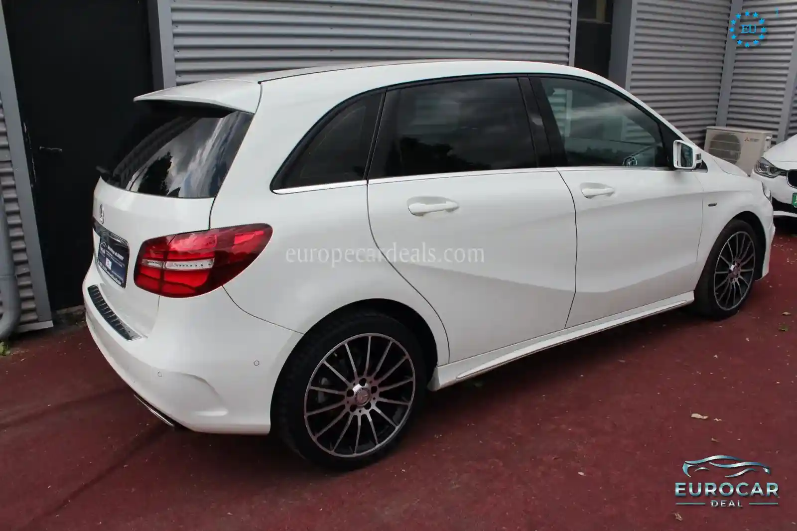 Mercedes-Benz B 180
