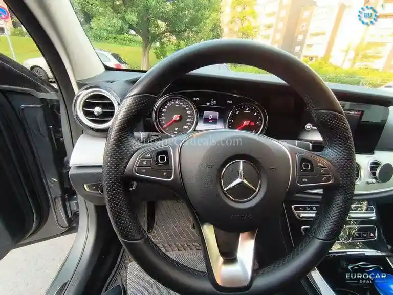 Mercedes-Benz E 220