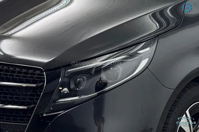 Mercedes-Benz V 220