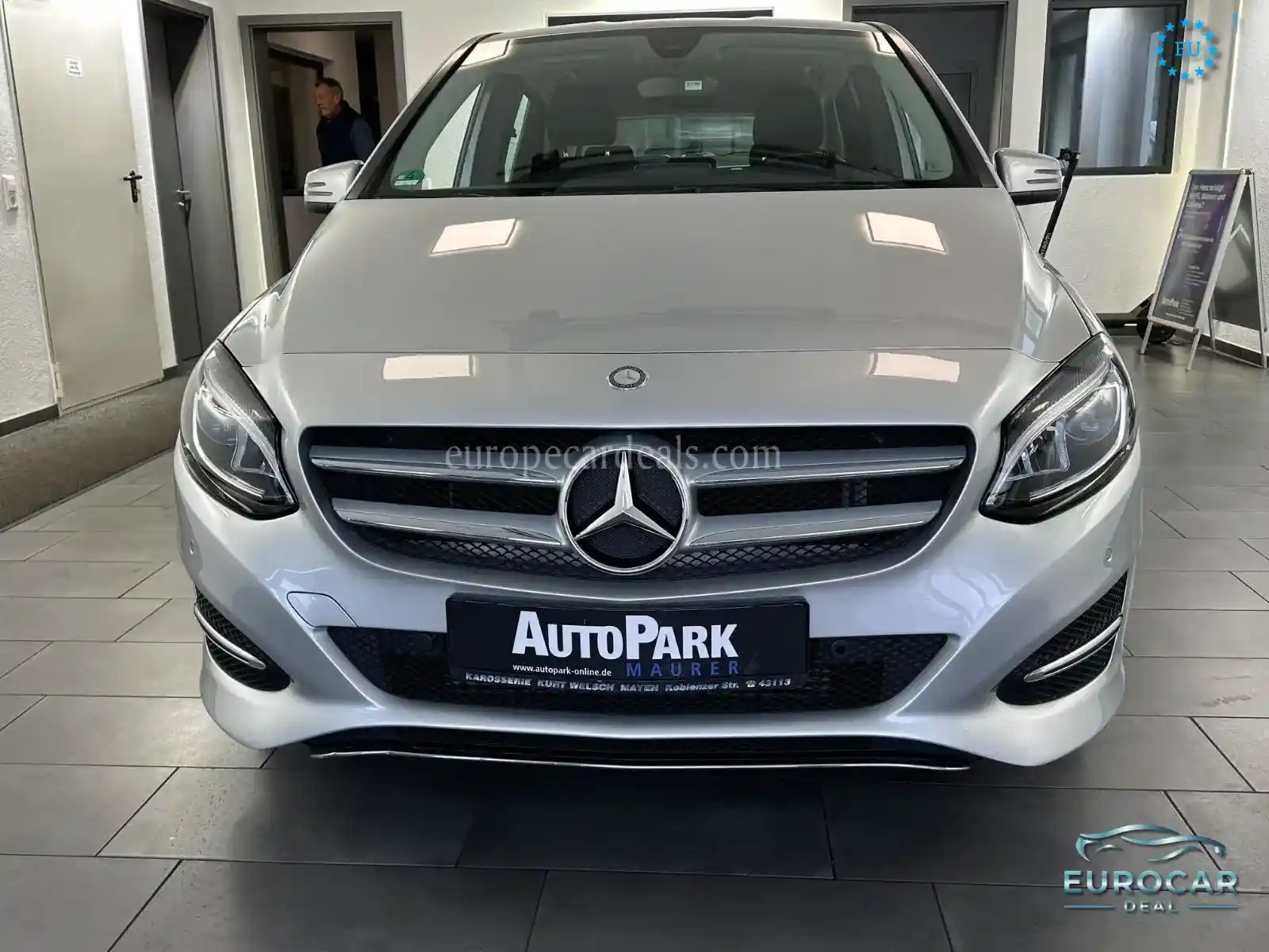 Mercedes-Benz B 180