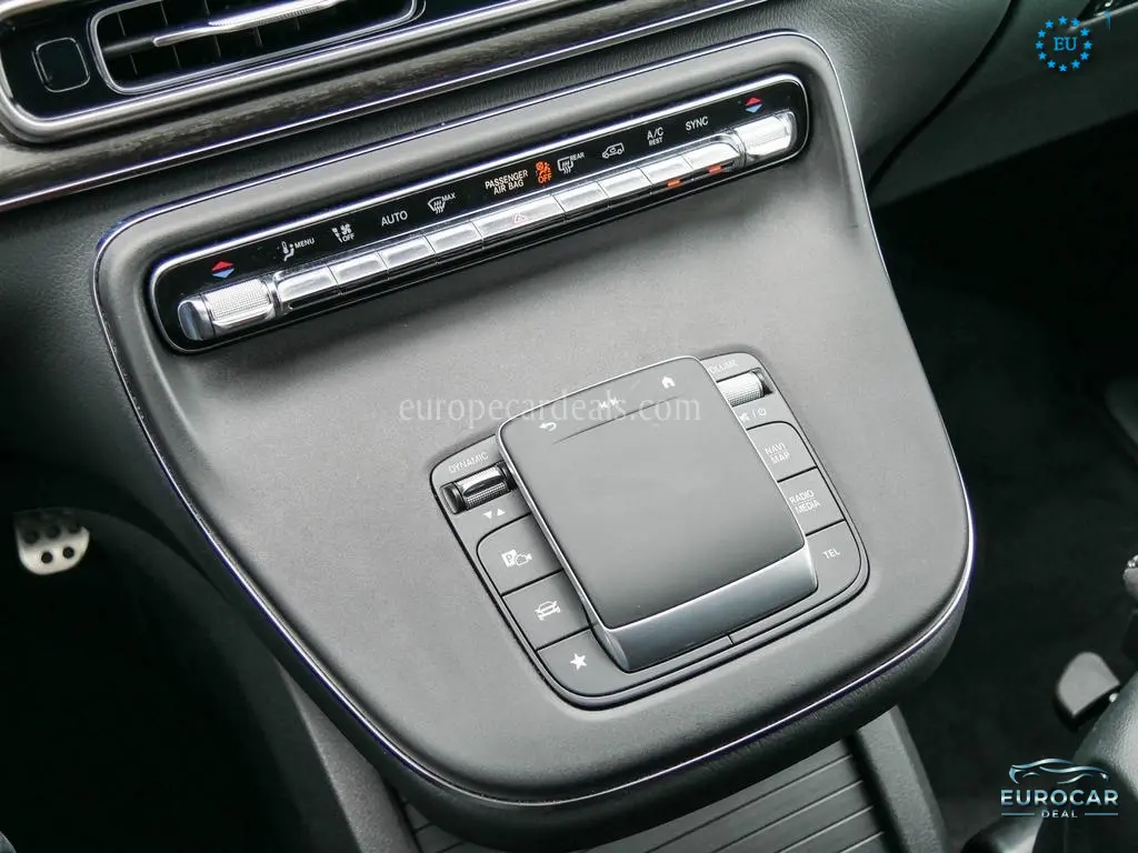 Mercedes-Benz V 220