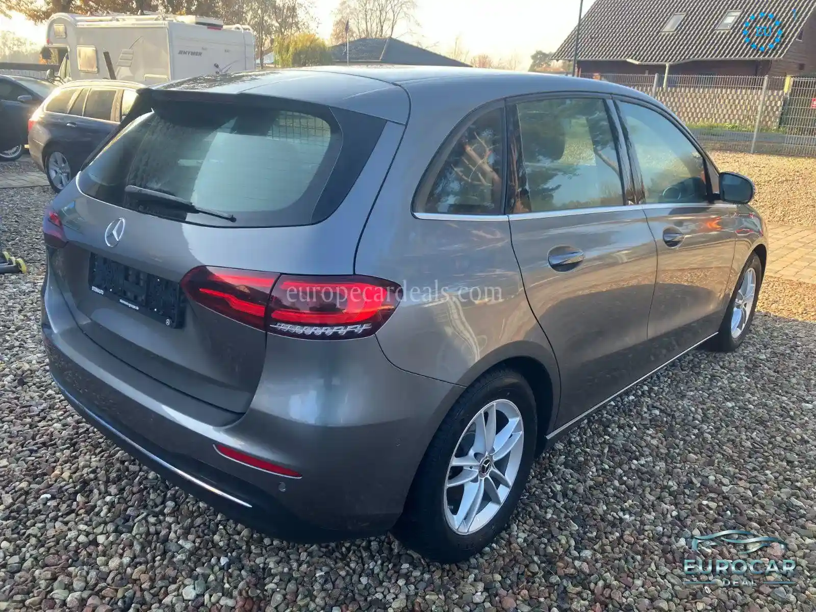 Mercedes-Benz B 180