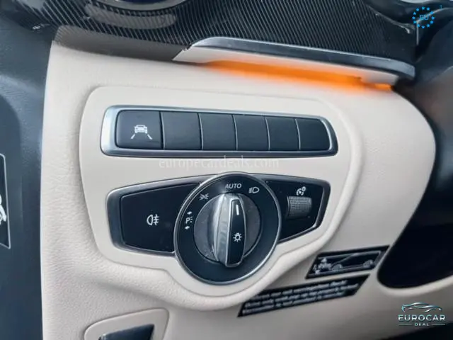 Mercedes-Benz V 220