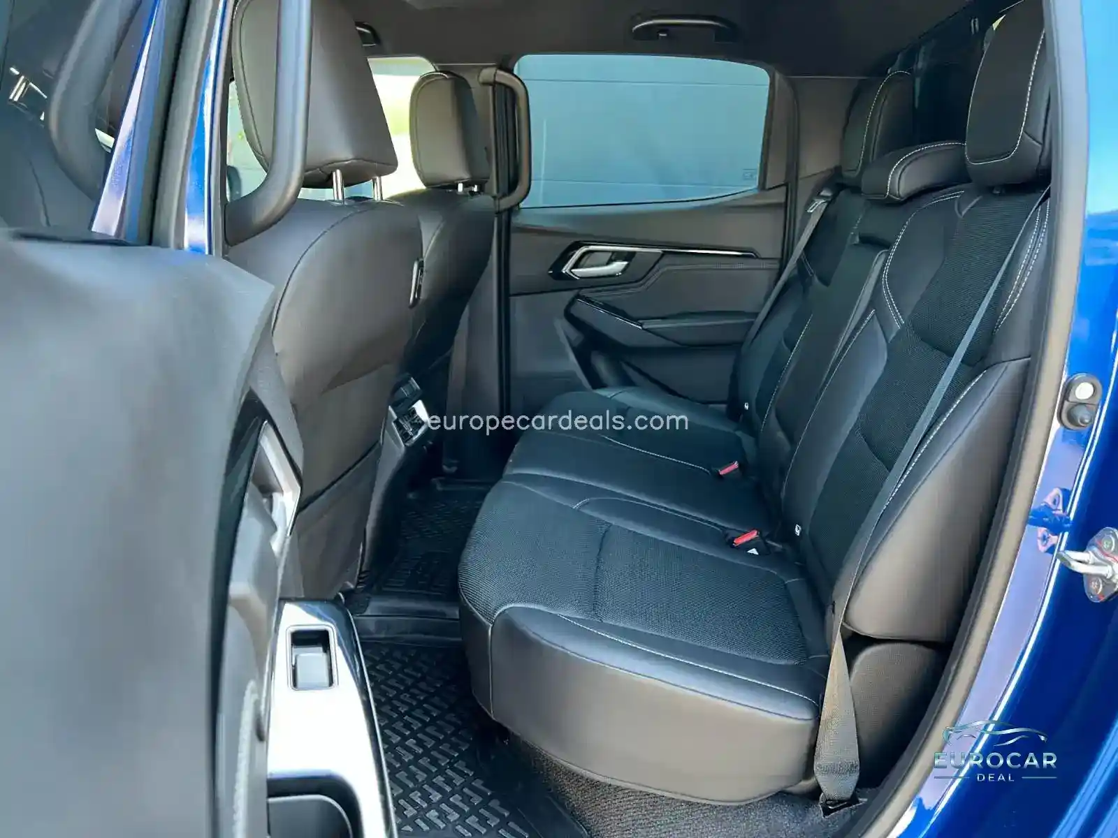 Double Cab 4WD V-CROSS,HARDTOP,AHK,UVM….