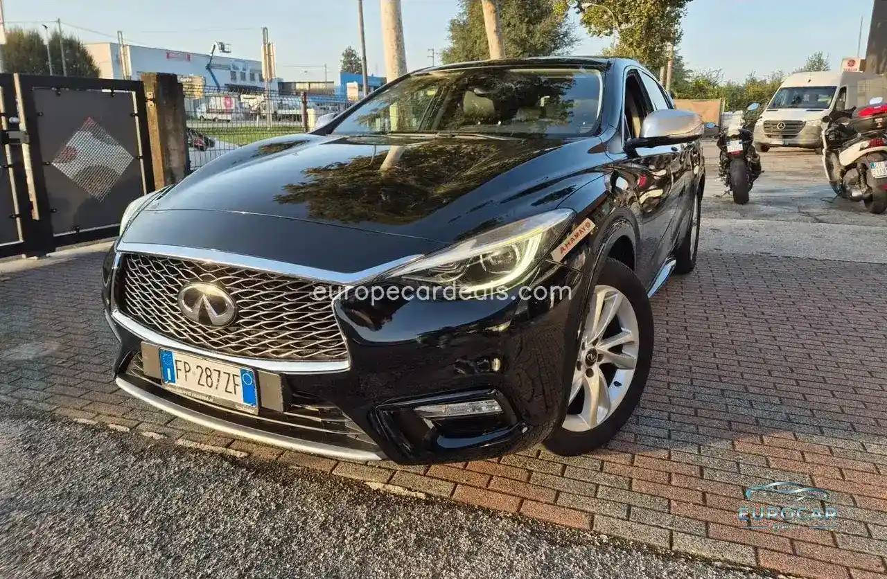 Infiniti Q30