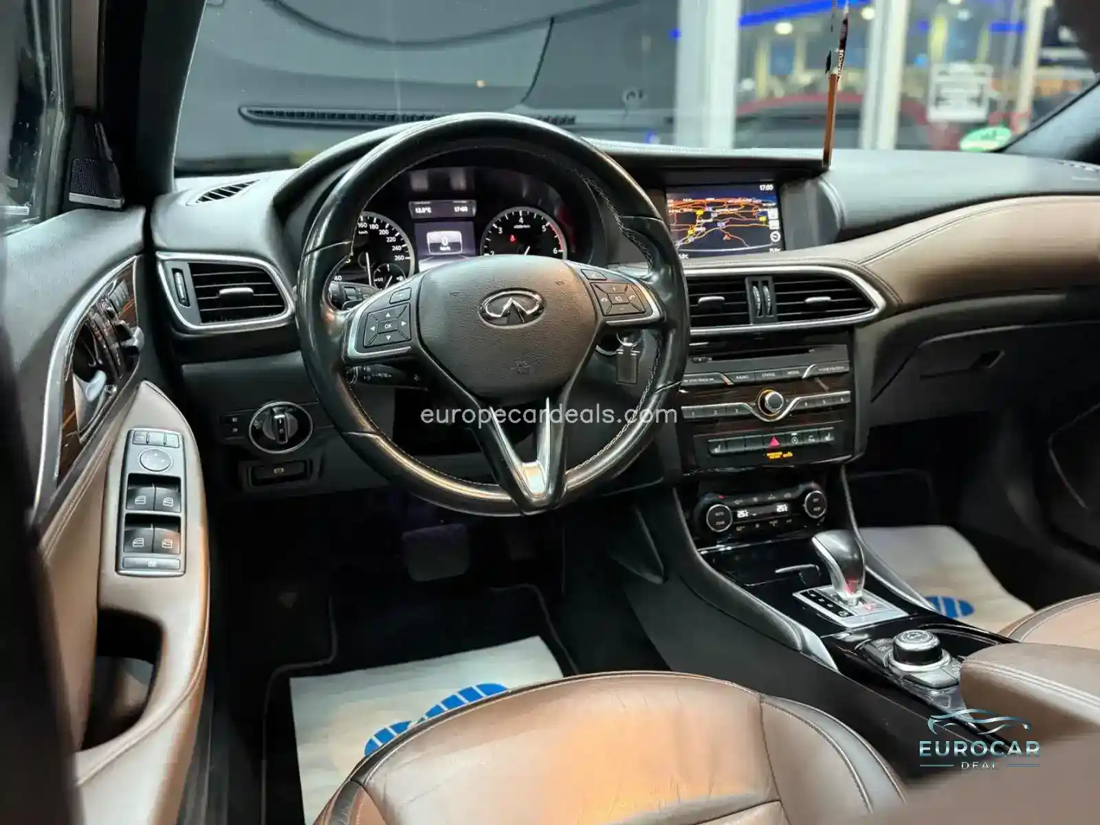 Infiniti QX30
