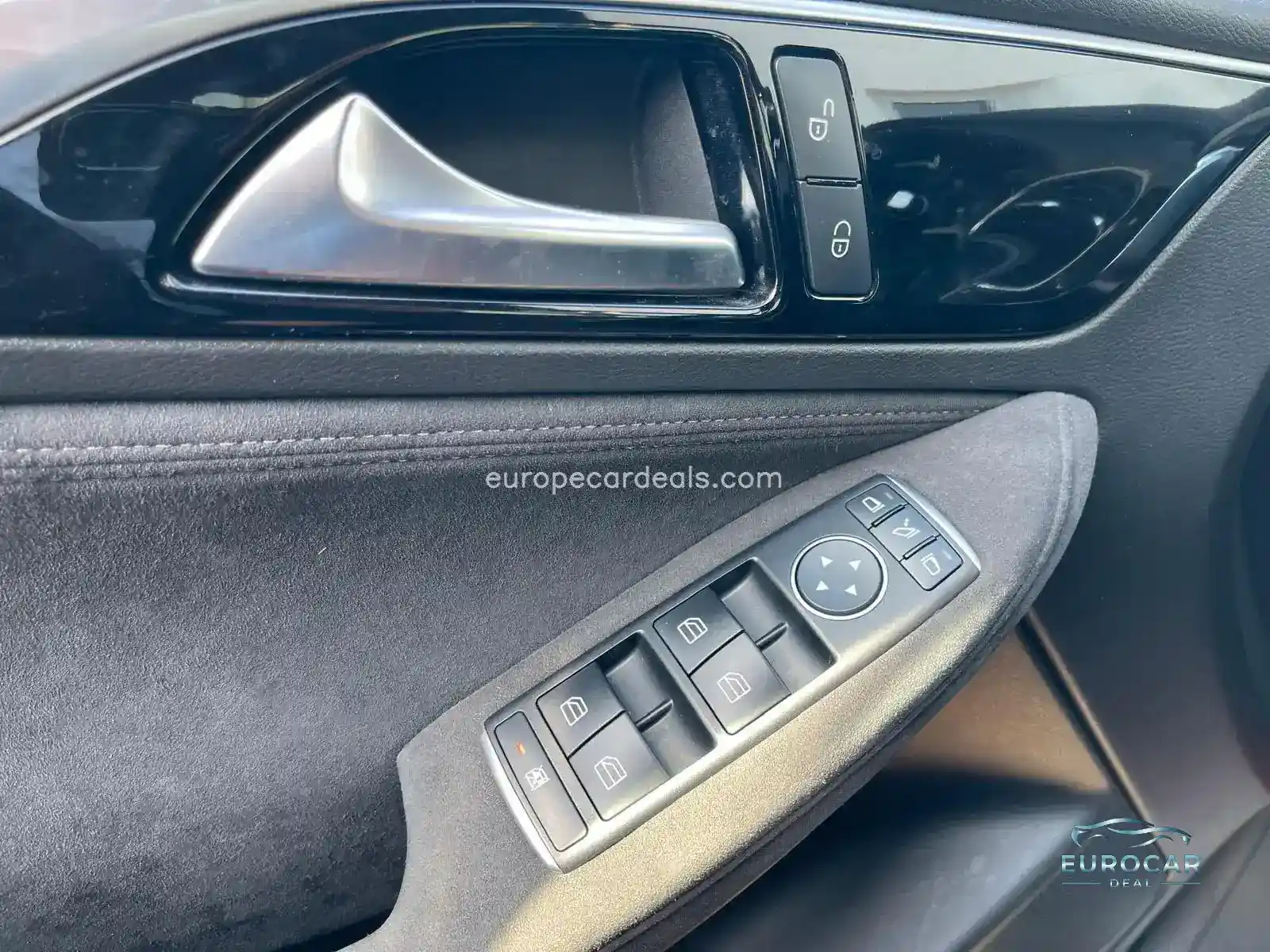 Infiniti Q30