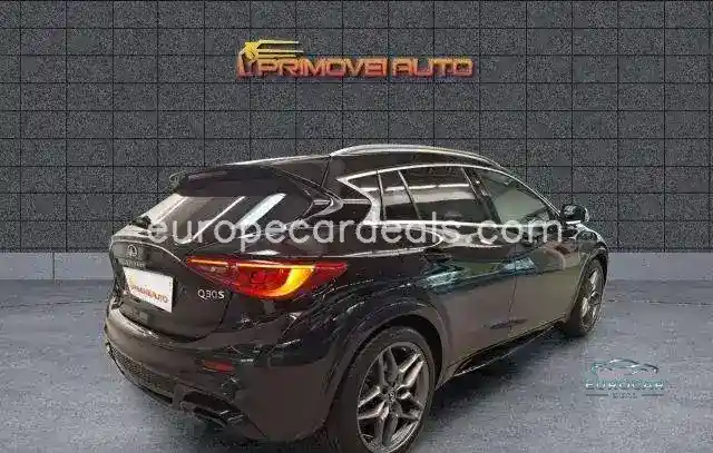Infiniti Q30