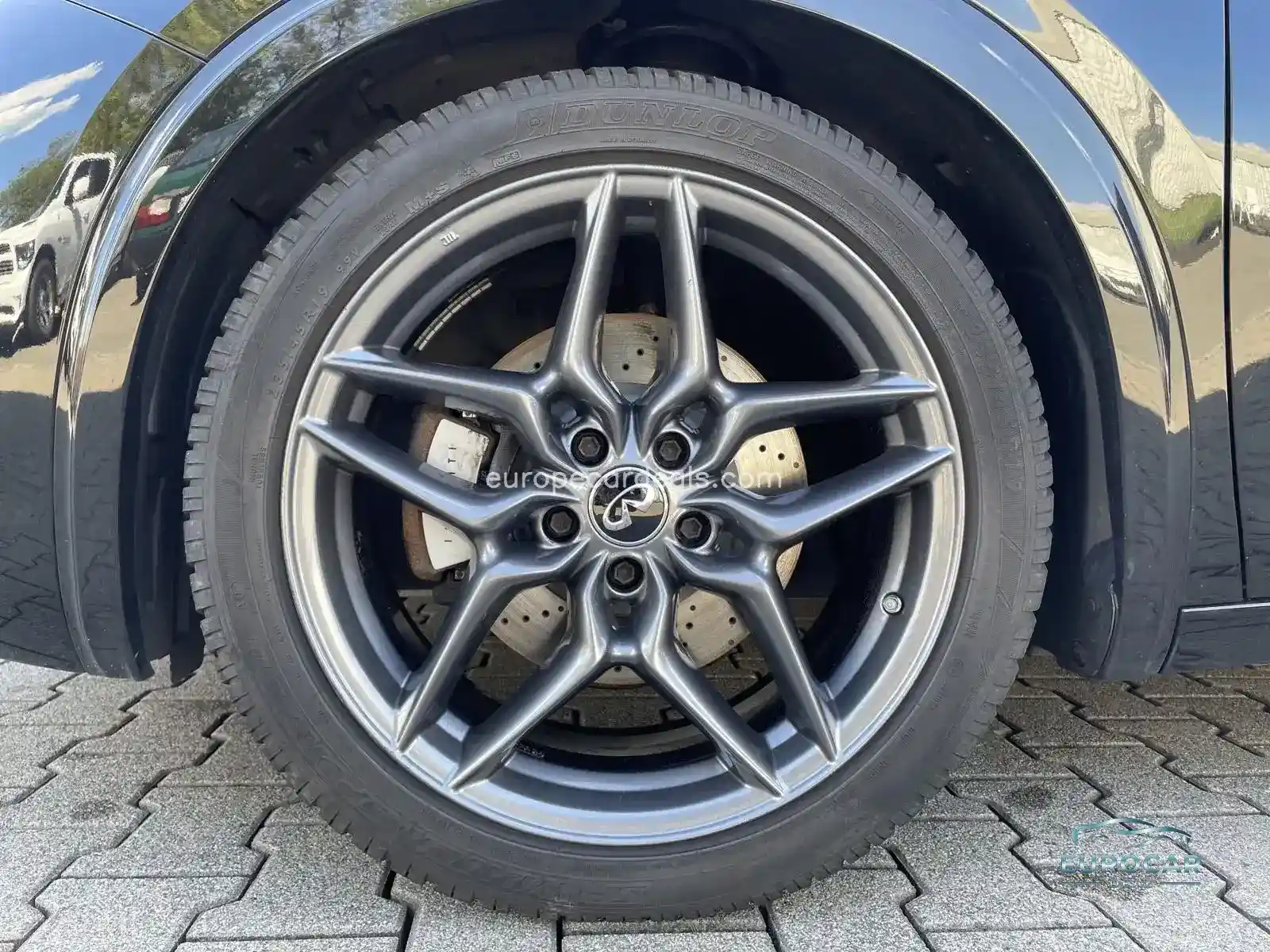 Infiniti Q30