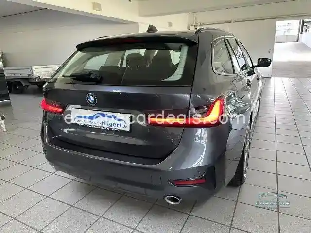 BMW 330