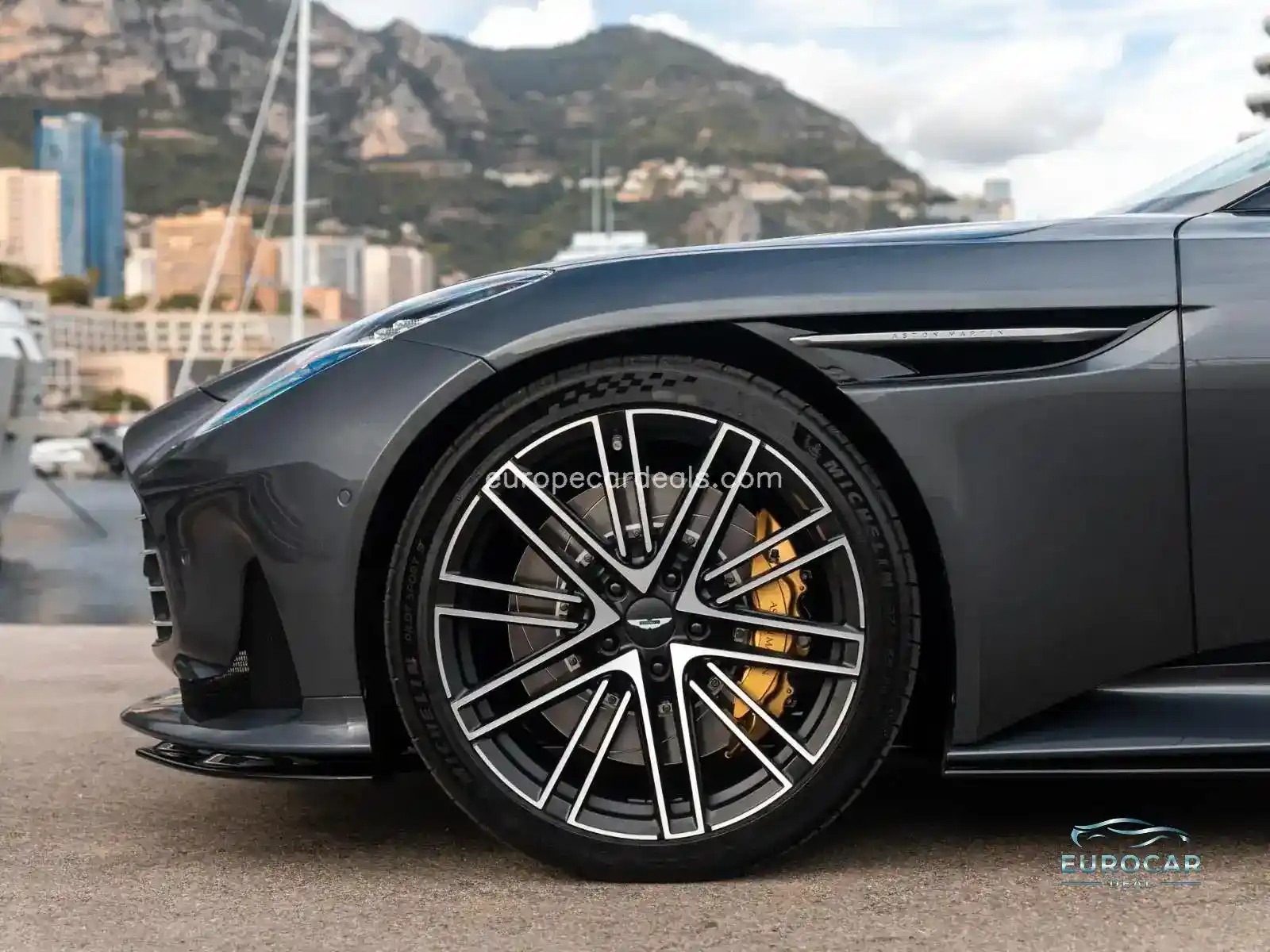 Aston Martin DB12