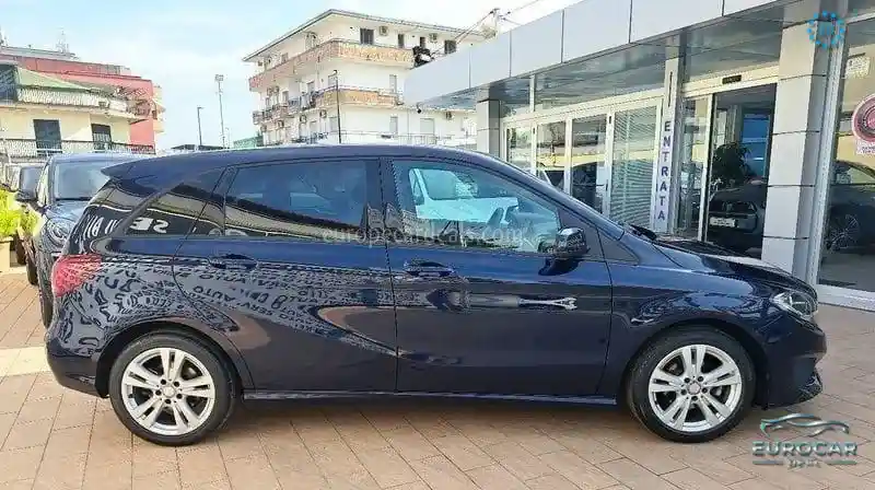 Mercedes-Benz B 180