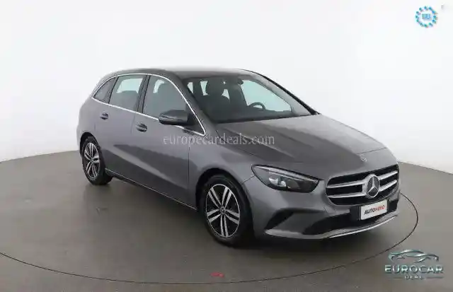 Mercedes-Benz B 180