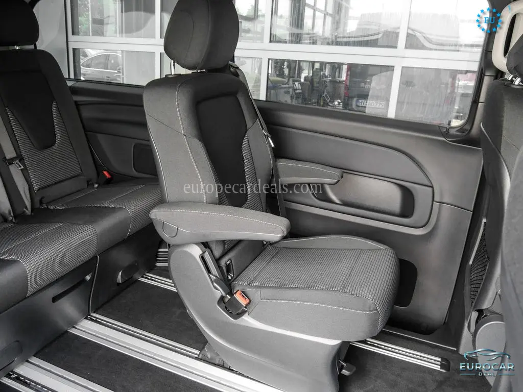 Mercedes-Benz V 220