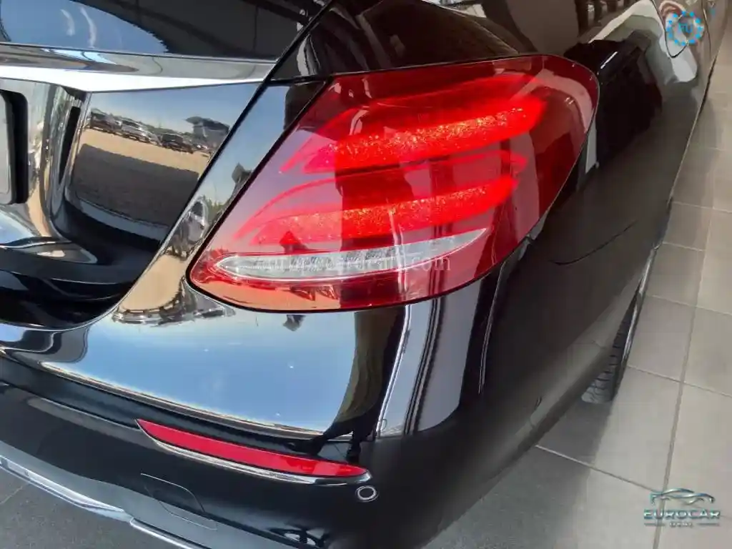 Mercedes-Benz E 200