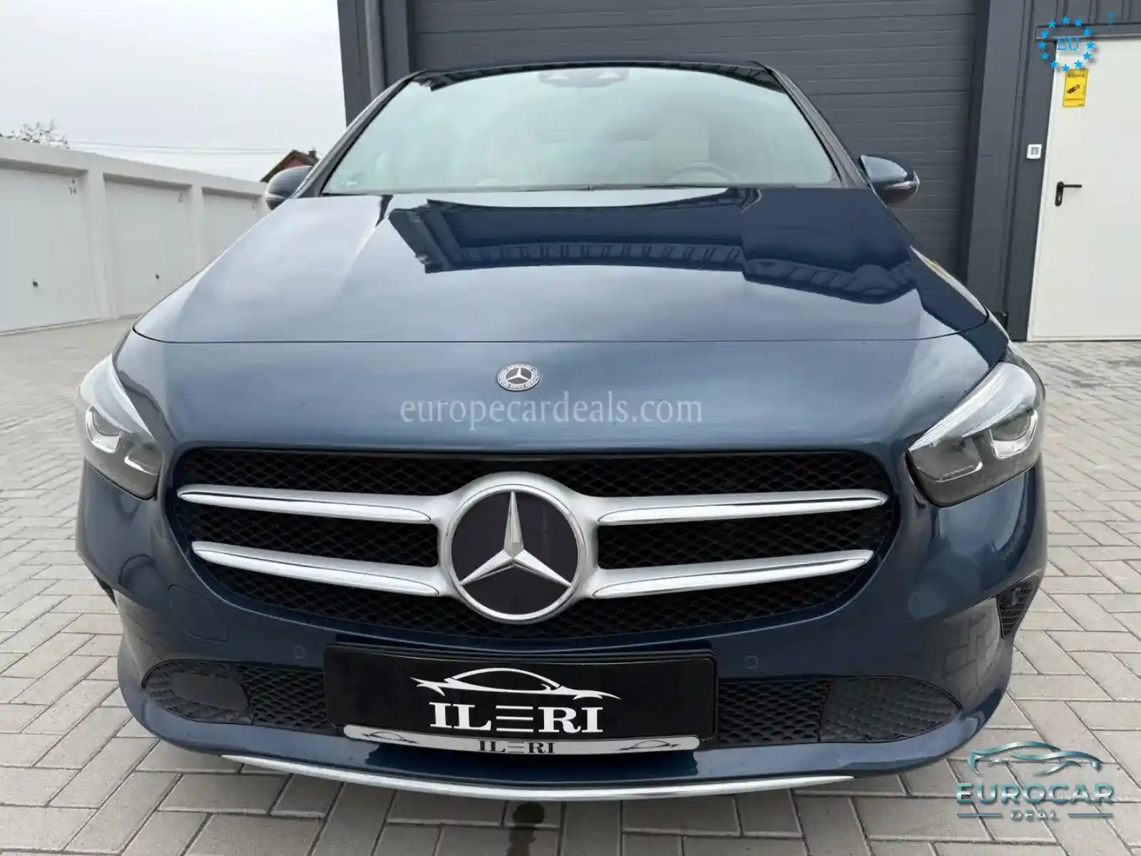 Mercedes-Benz B 180
