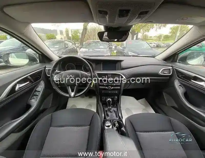Infiniti Q30