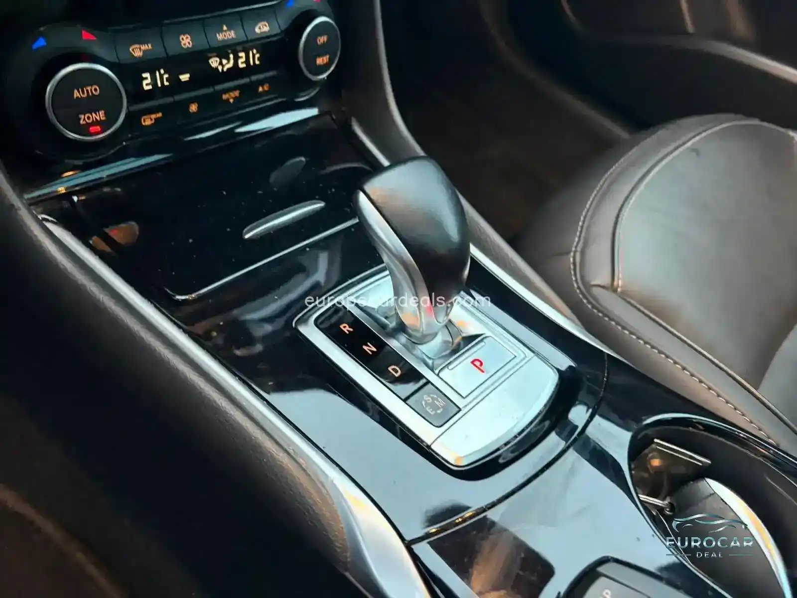 Infiniti Q30