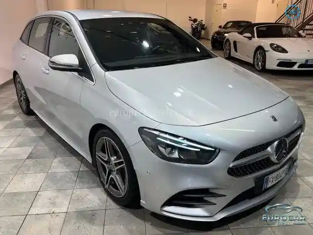 Mercedes-Benz B 180
