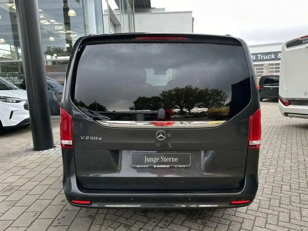 Mercedes-Benz V 250