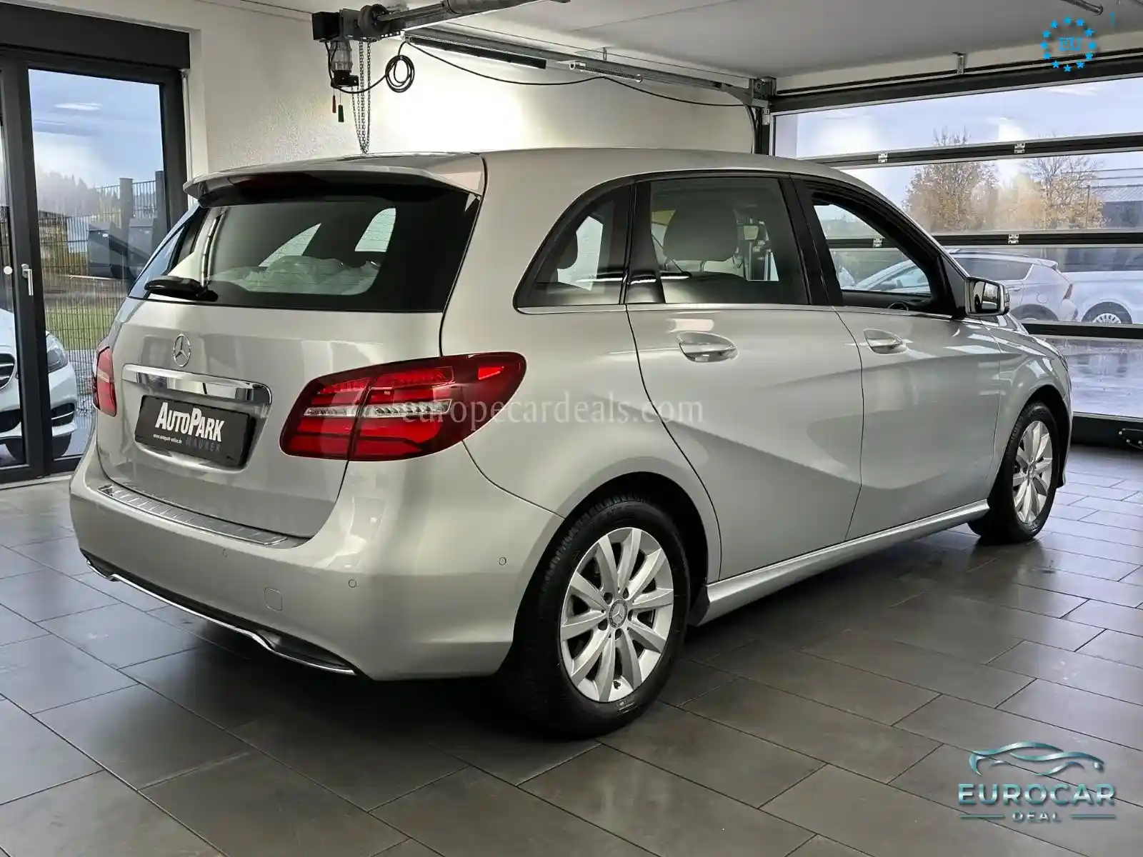 Mercedes-Benz B 180