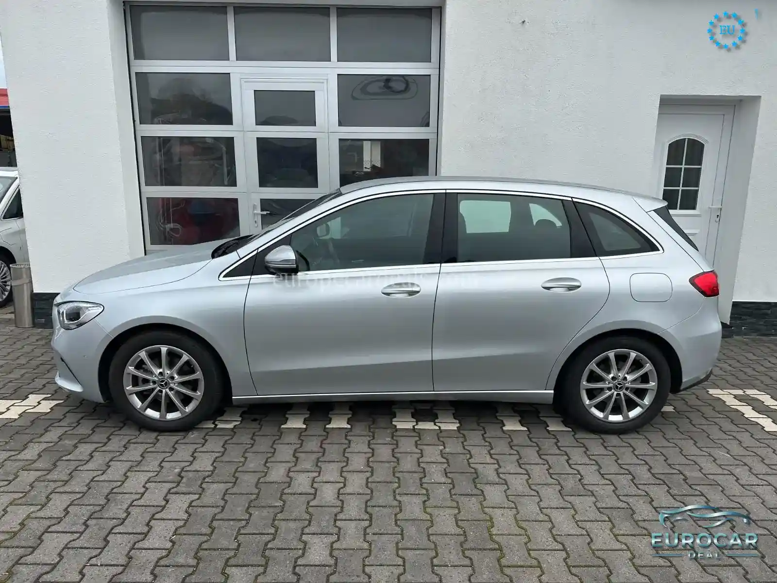 Mercedes-Benz B 180