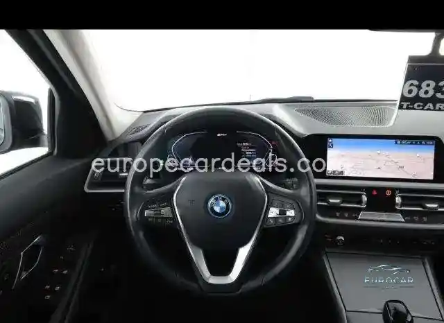 BMW 330